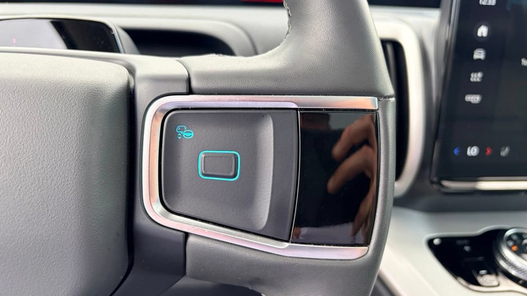Certified 2025 Ford Expedition Active AWD/4WD image 6