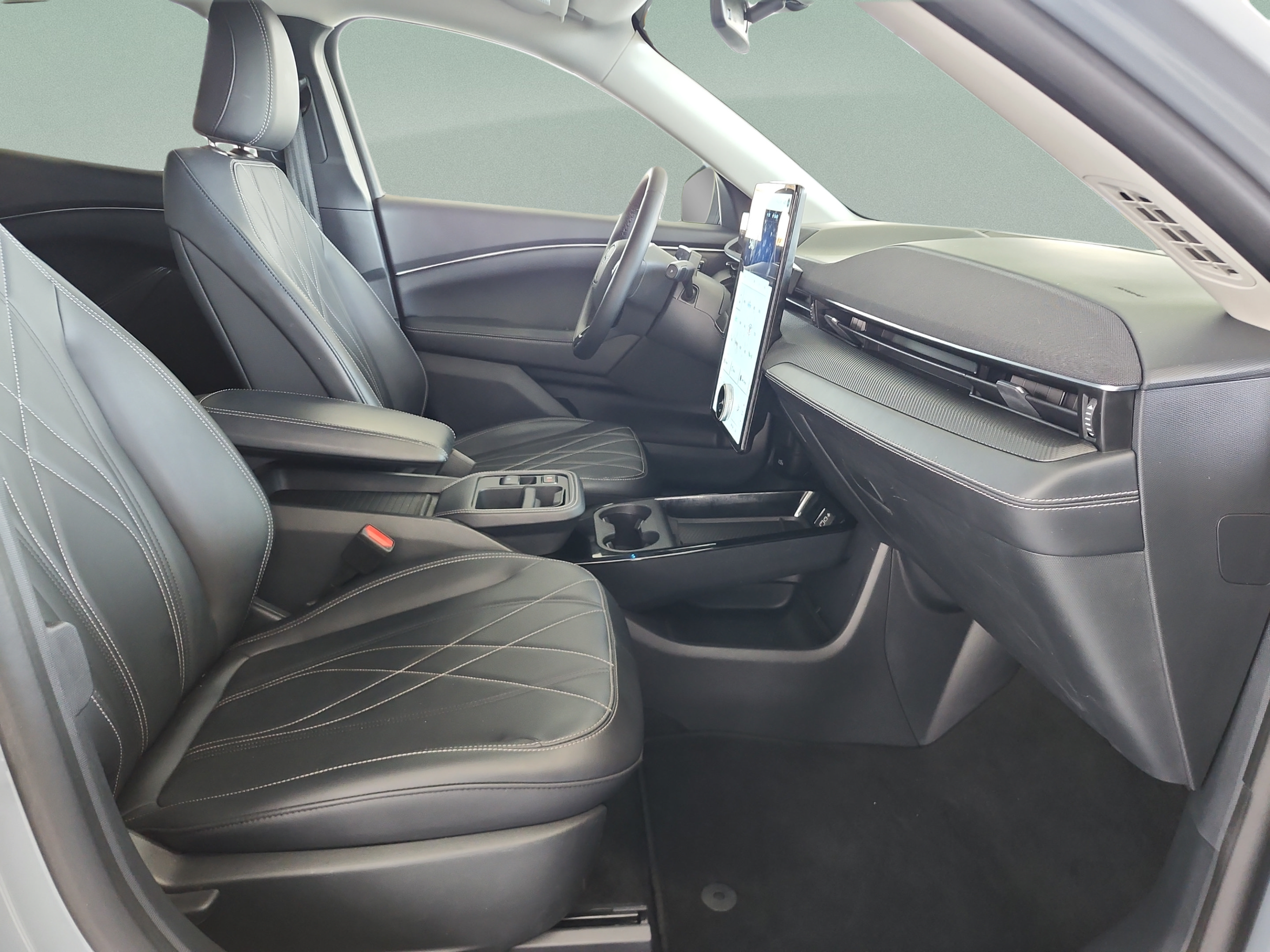 Certified 2025 Ford Mustang Mach-E Select RWD image 20