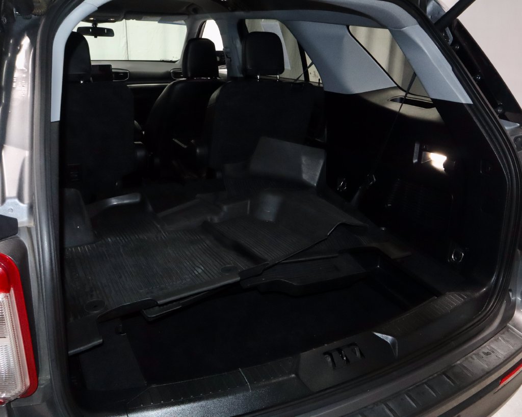 Certified 2022 Ford Explorer XLT w/ Equipment Group 202A AWD/4WD image 13