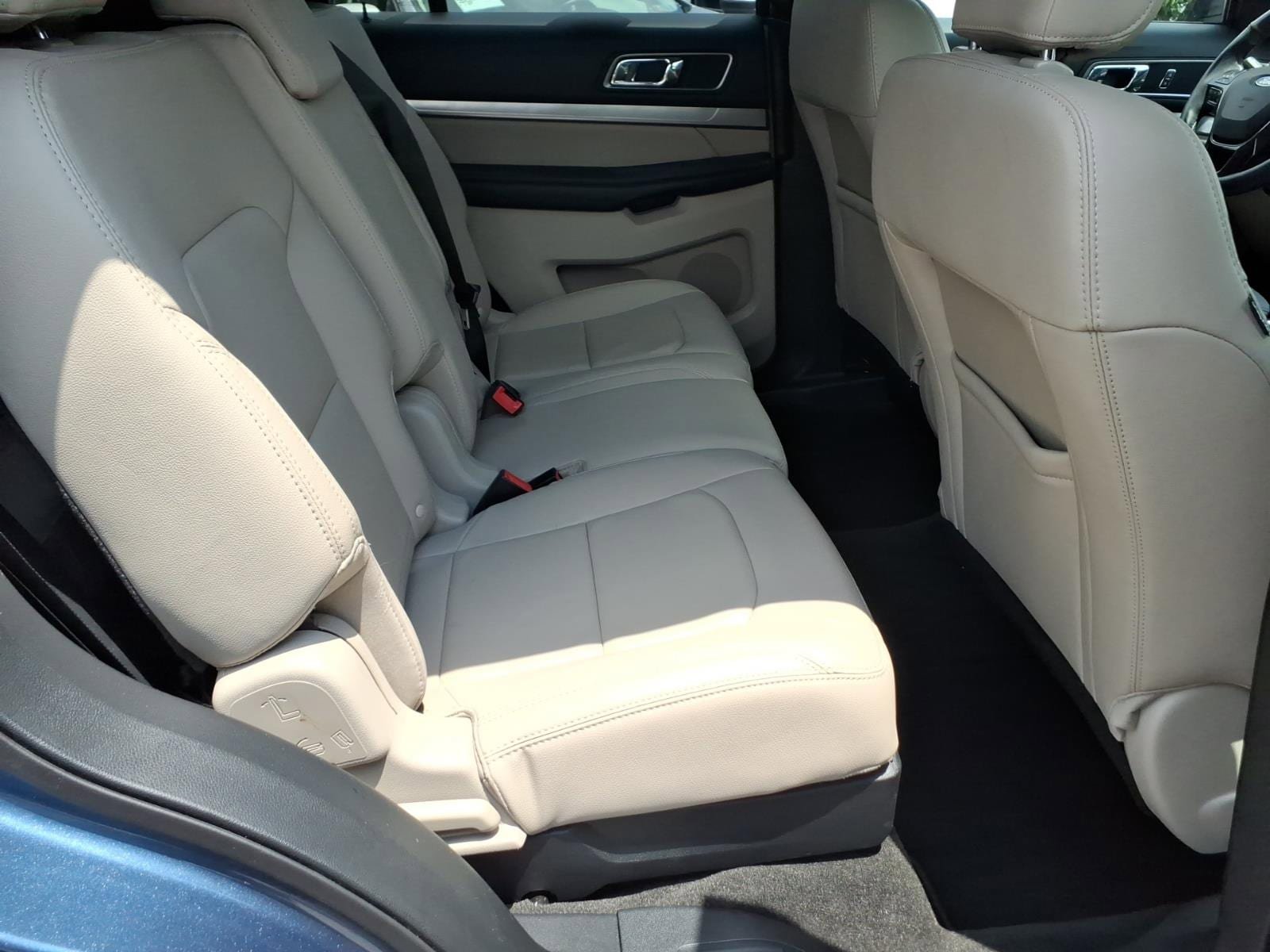 Certified 2018 Ford Explorer XLT w/ Equipment Group 202A AWD/4WD image 28