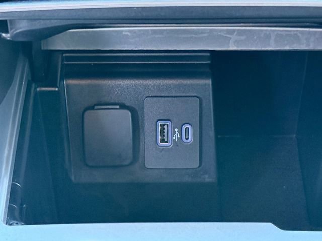 Certified 2021 Ford Explorer Platinum w/ Equipment Group 601A image 12