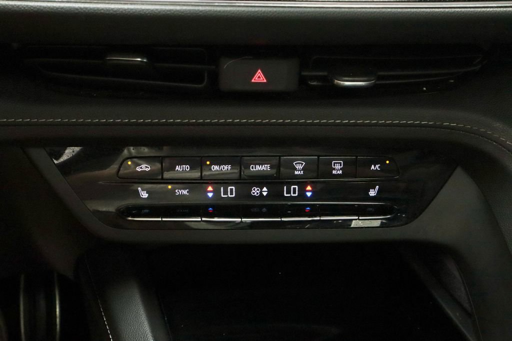 Used 2023 Buick Envision Essence w/ Sport Touring Package AWD/4WD image 29