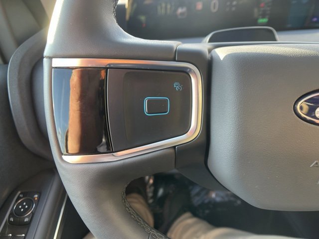 Certified 2025 Ford Expedition Active image 19