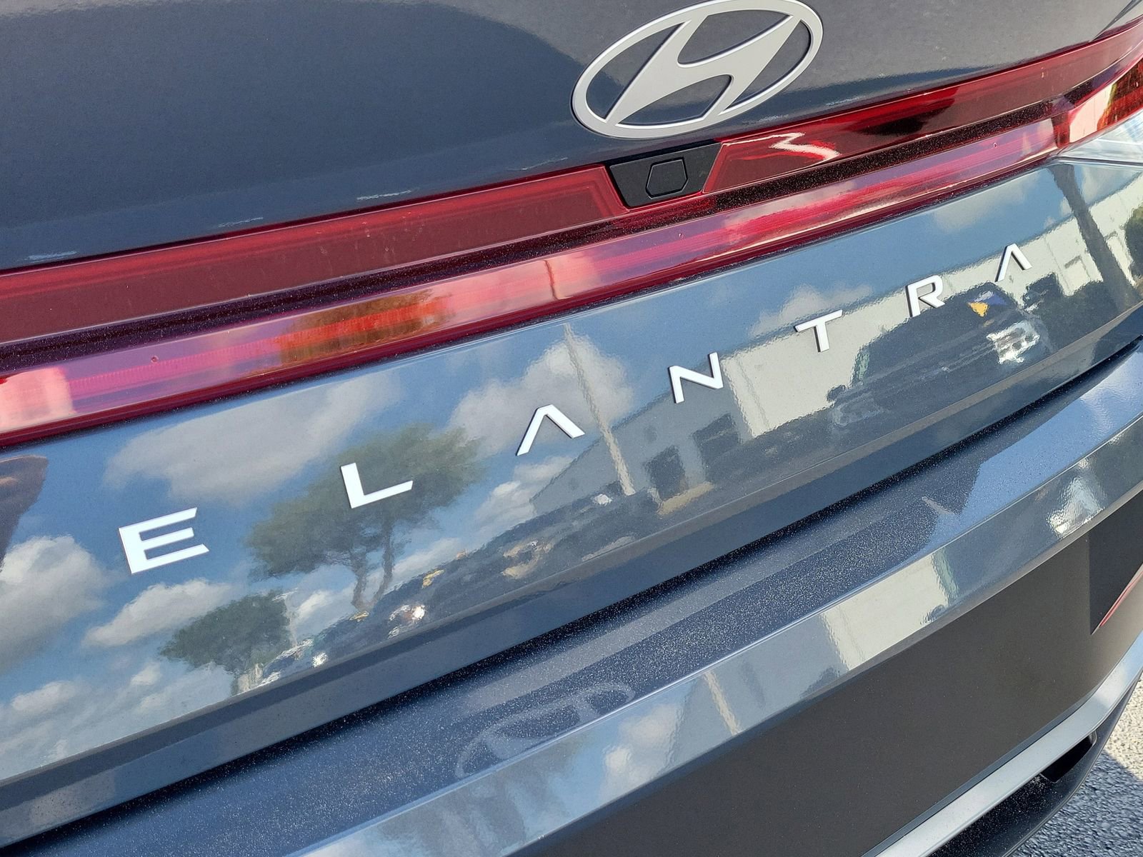 Used 2025 Hyundai Elantra SEL FWD image 6