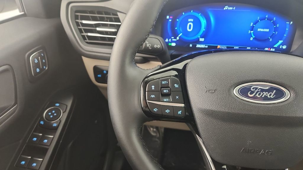 Certified 2022 Ford Escape Titanium w/ Class II Trailer Tow Package image 22