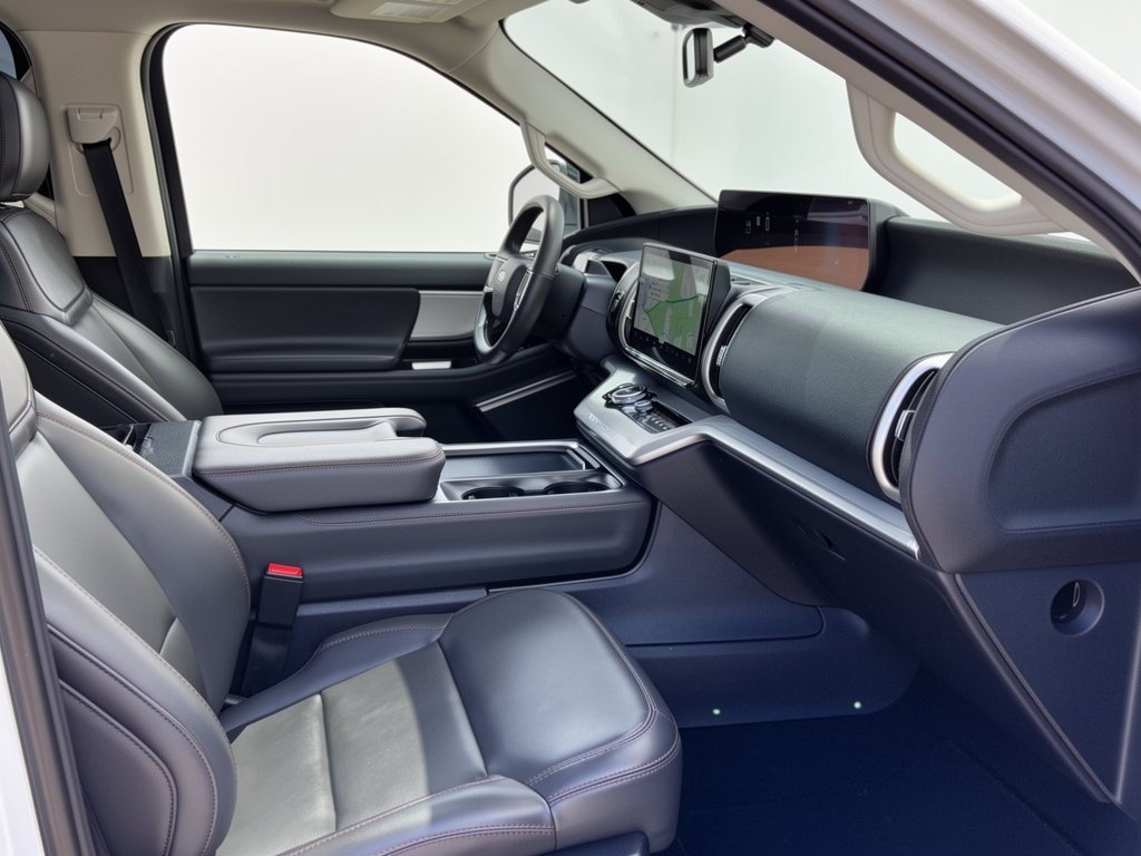 Certified 2025 Ford Expedition Active AWD/4WD image 30