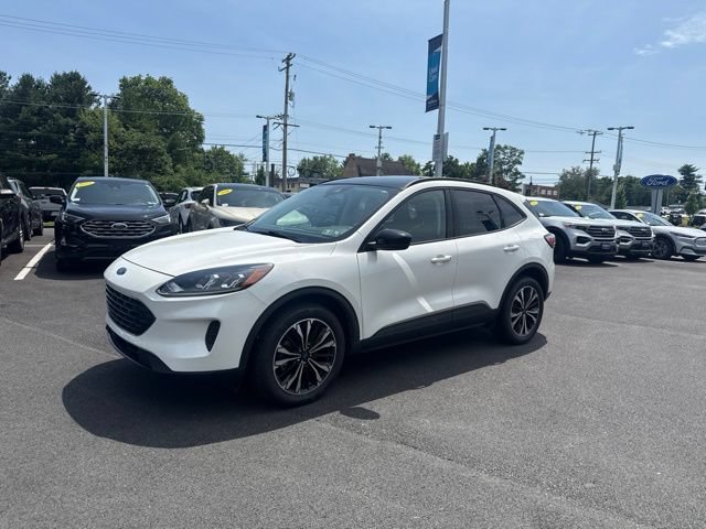 Certified 2022 Ford Escape SE w/ SE Sport Appearance Package AWD/4WD image 3