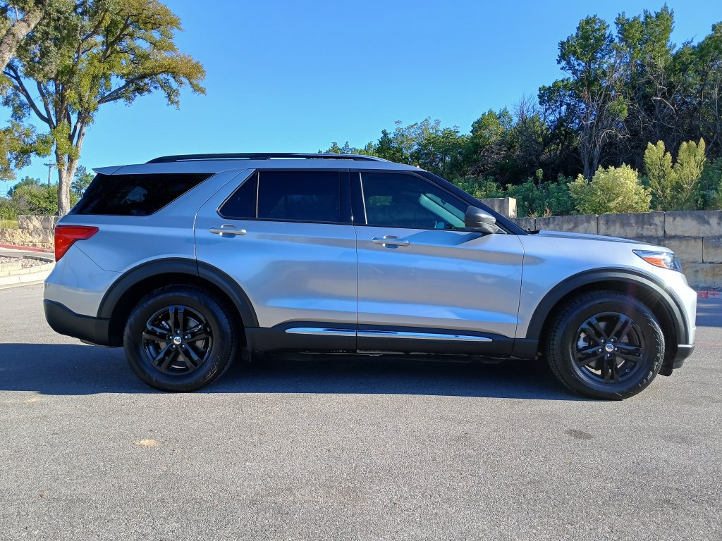 Certified 2021 Ford Explorer XLT RWD image 2