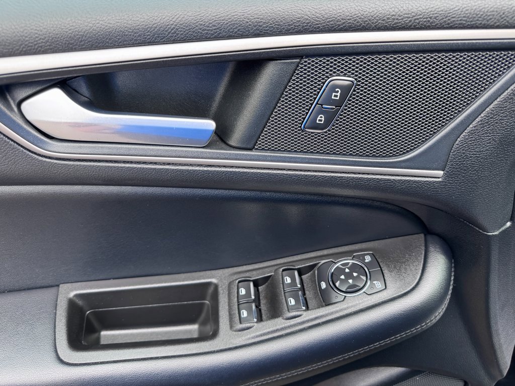 Certified 2022 Ford Edge SEL w/ Convenience Package image 13