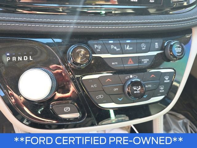 Used 2023 Chrysler Pacifica Limited w/ Uconnect Theater Family Group image 14