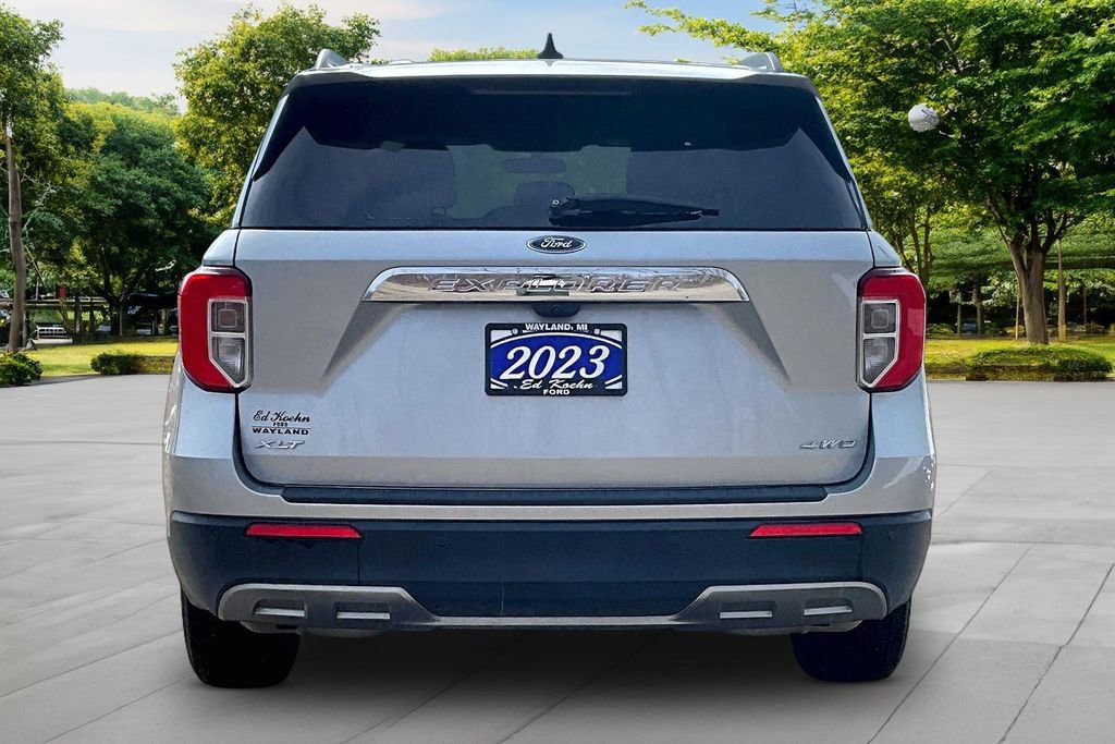 Certified 2023 Ford Explorer XLT w/ Equipment Group 202A image 3