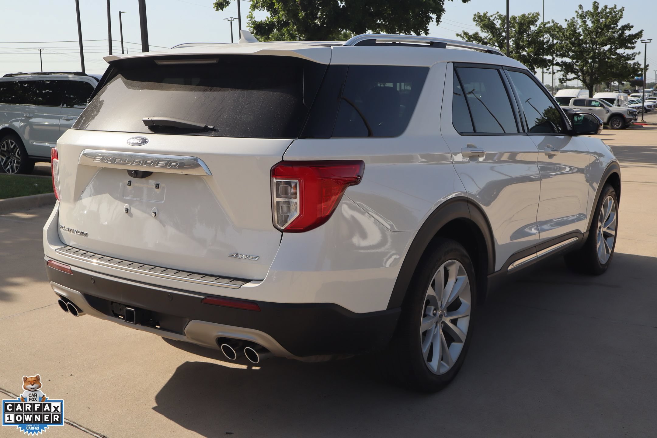 Certified 2024 Ford Explorer Platinum w/ Technology Package AWD/4WD image 3