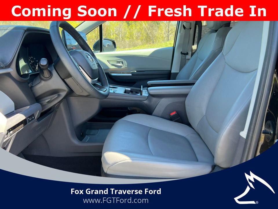 Used 2023 Toyota Sienna XLE FWD image 3