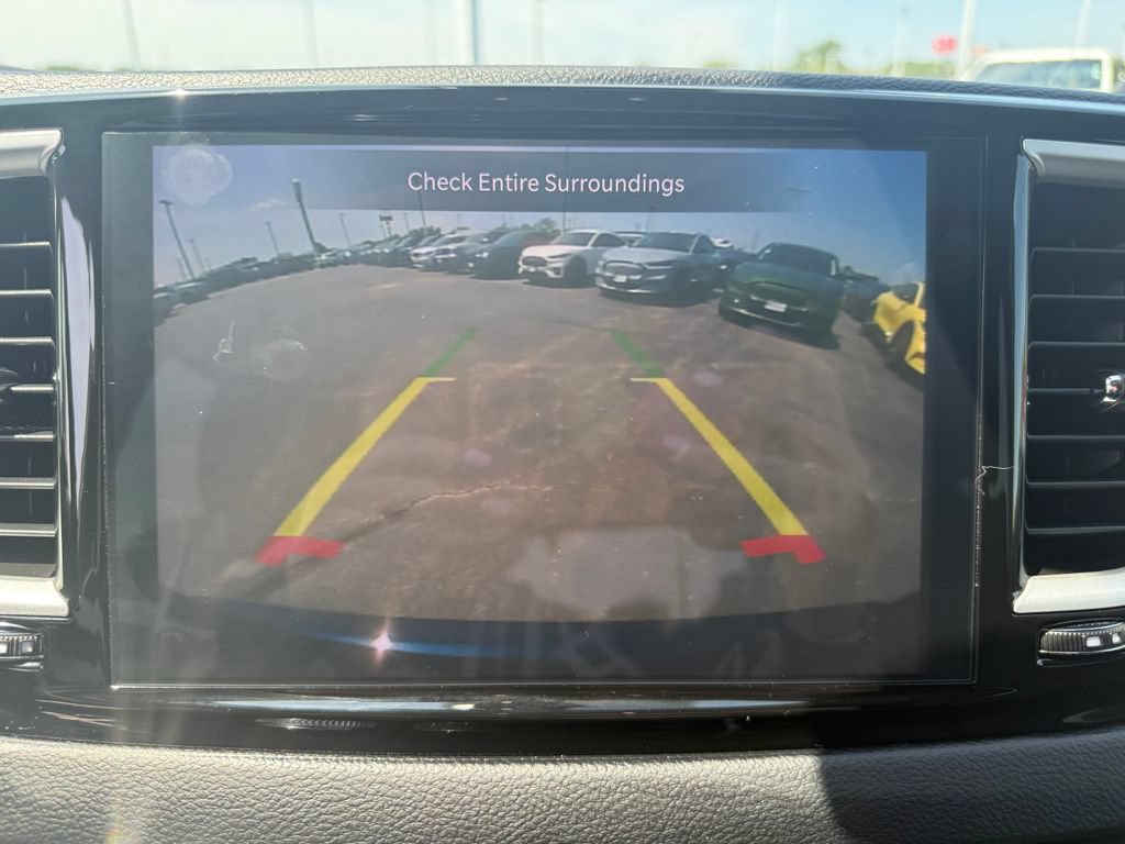 Used 2024 Chrysler Pacifica Touring-L FWD image 32