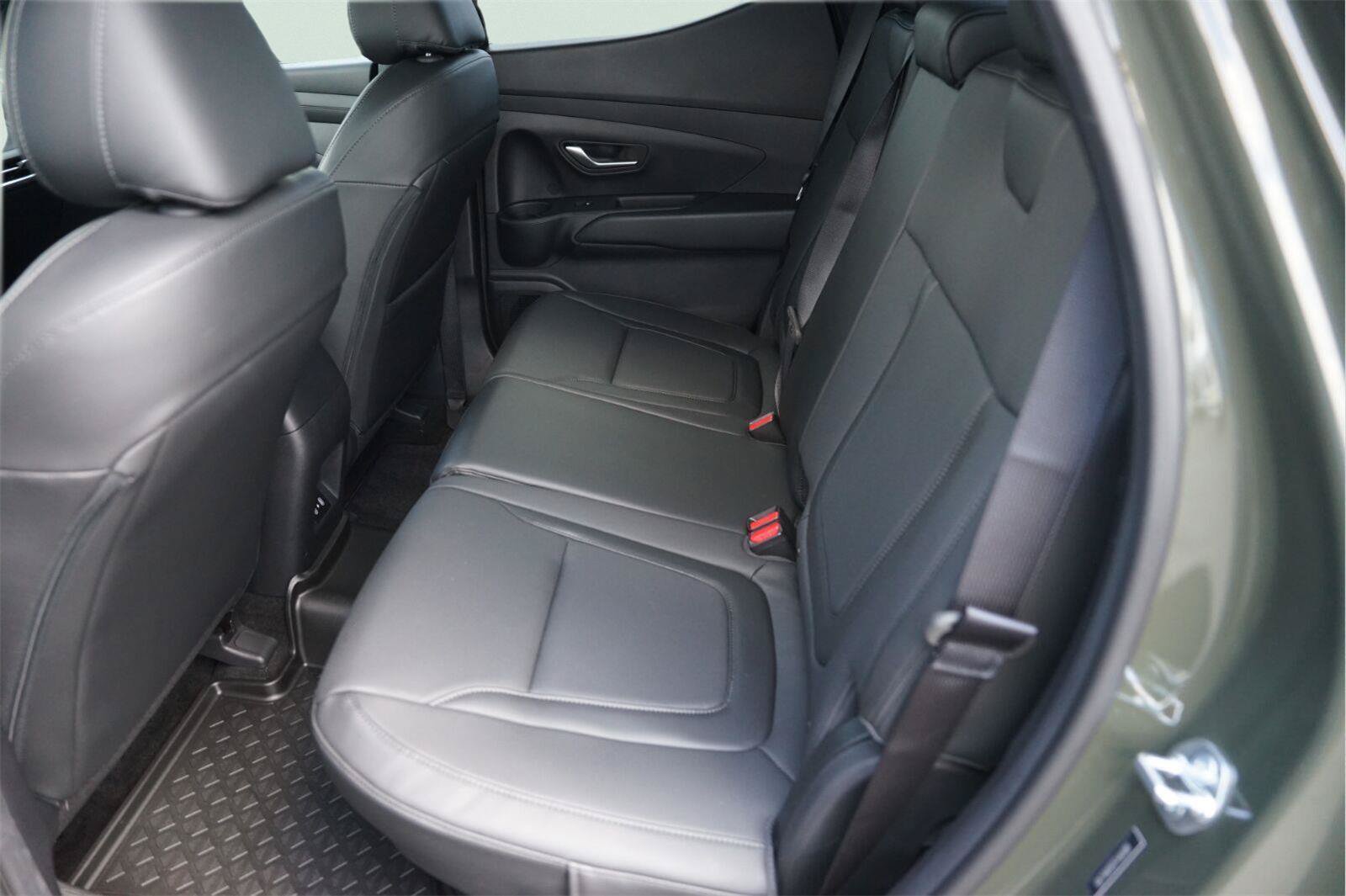 Used 2026 Hyundai Santa Cruz SEL FWD image 12