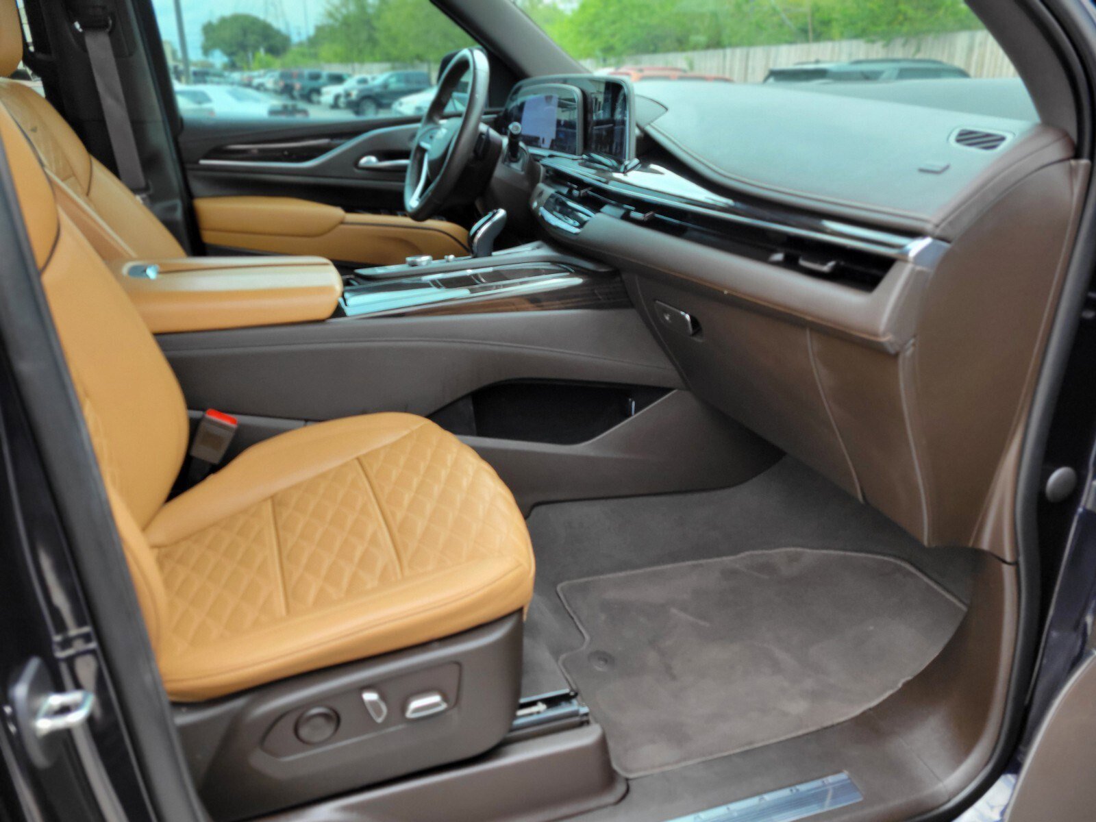 Used 2022 Cadillac Escalade Premium Luxury image 12