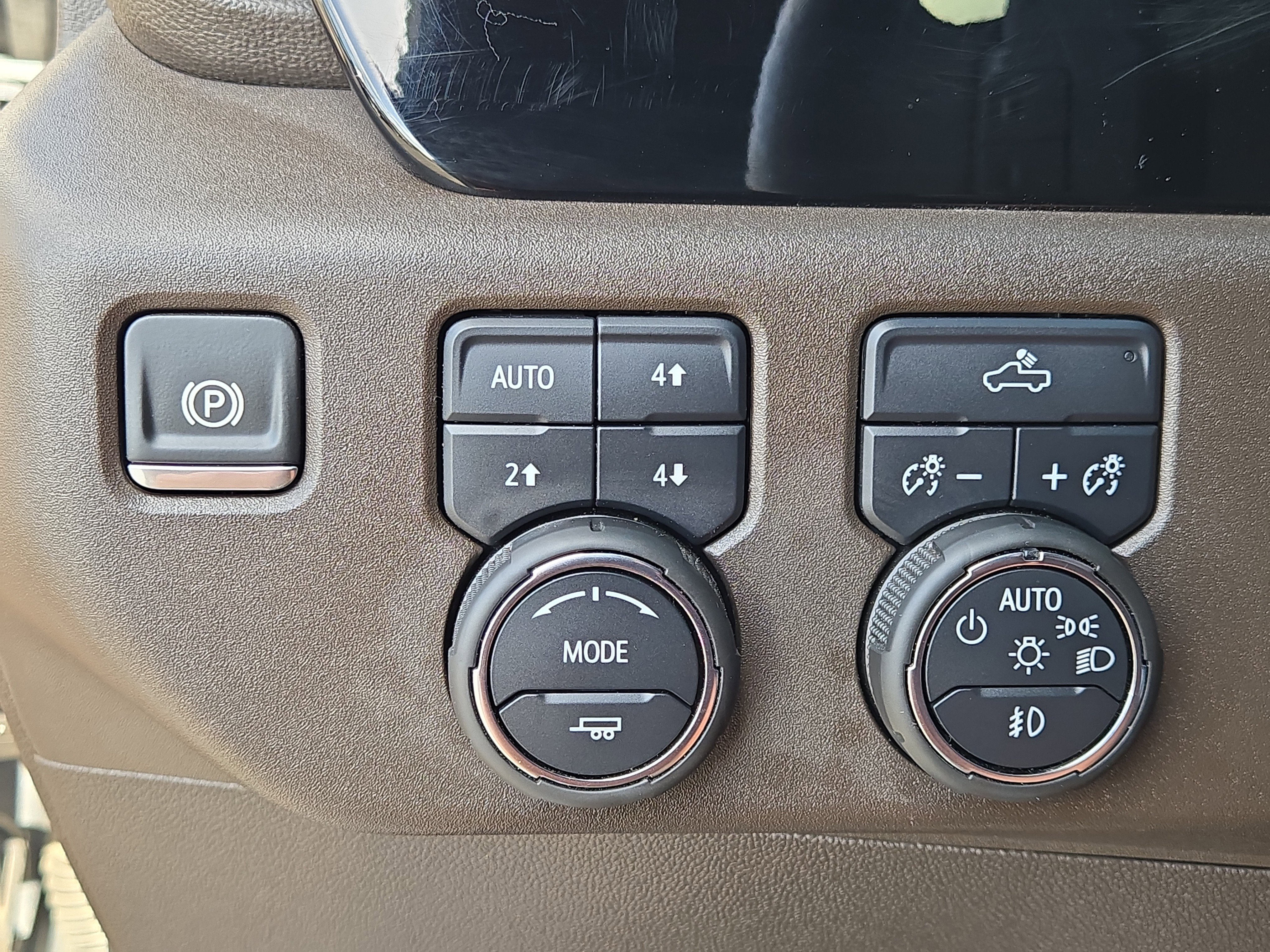 Used 2024 Chevrolet Silverado 1500 LT Trail Boss w/ Convenience Package II AWD/4WD image 25