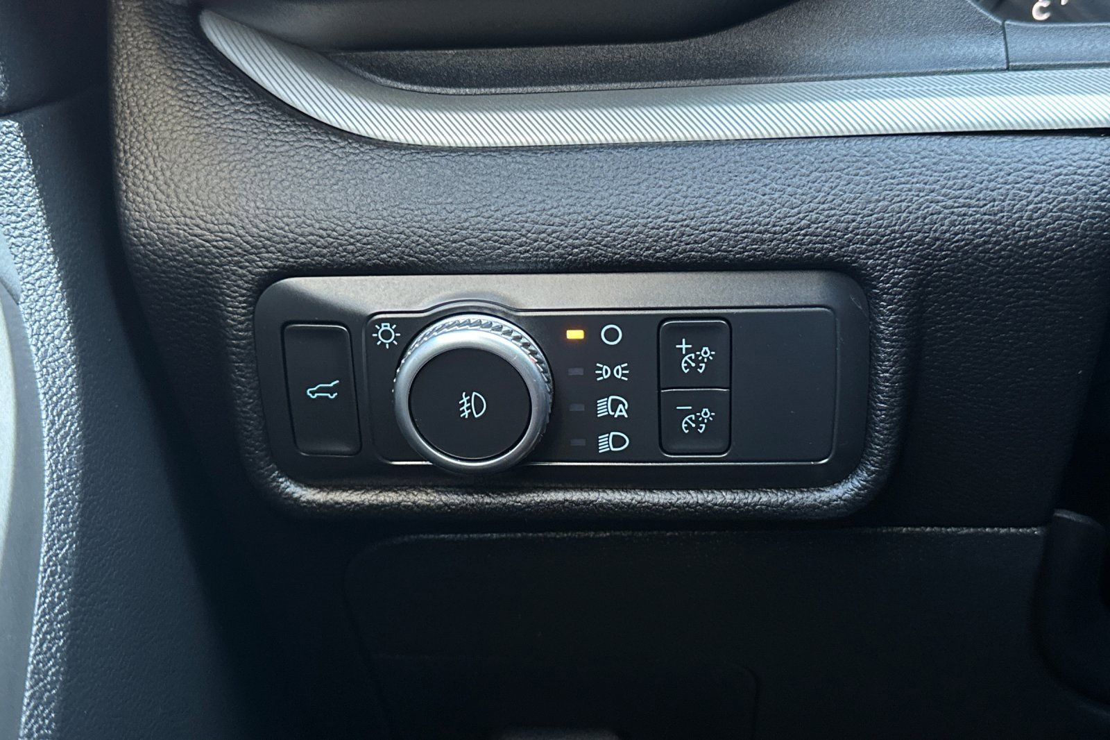 Certified 2022 Ford Explorer XLT w/ Equipment Group 202A image 29