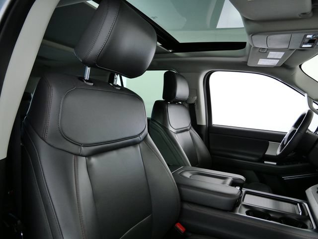 Certified 2025 Ford Expedition Active AWD/4WD image 11
