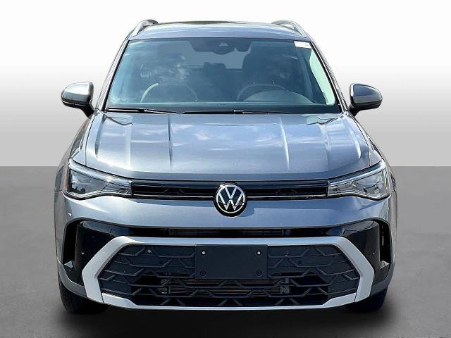 Used 2025 Volkswagen Taos SE AWD/4WD image 2