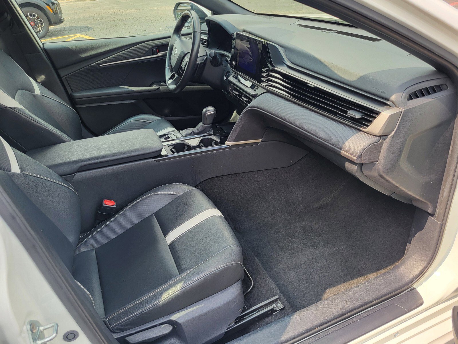 Used 2025 Toyota Camry SE FWD image 13