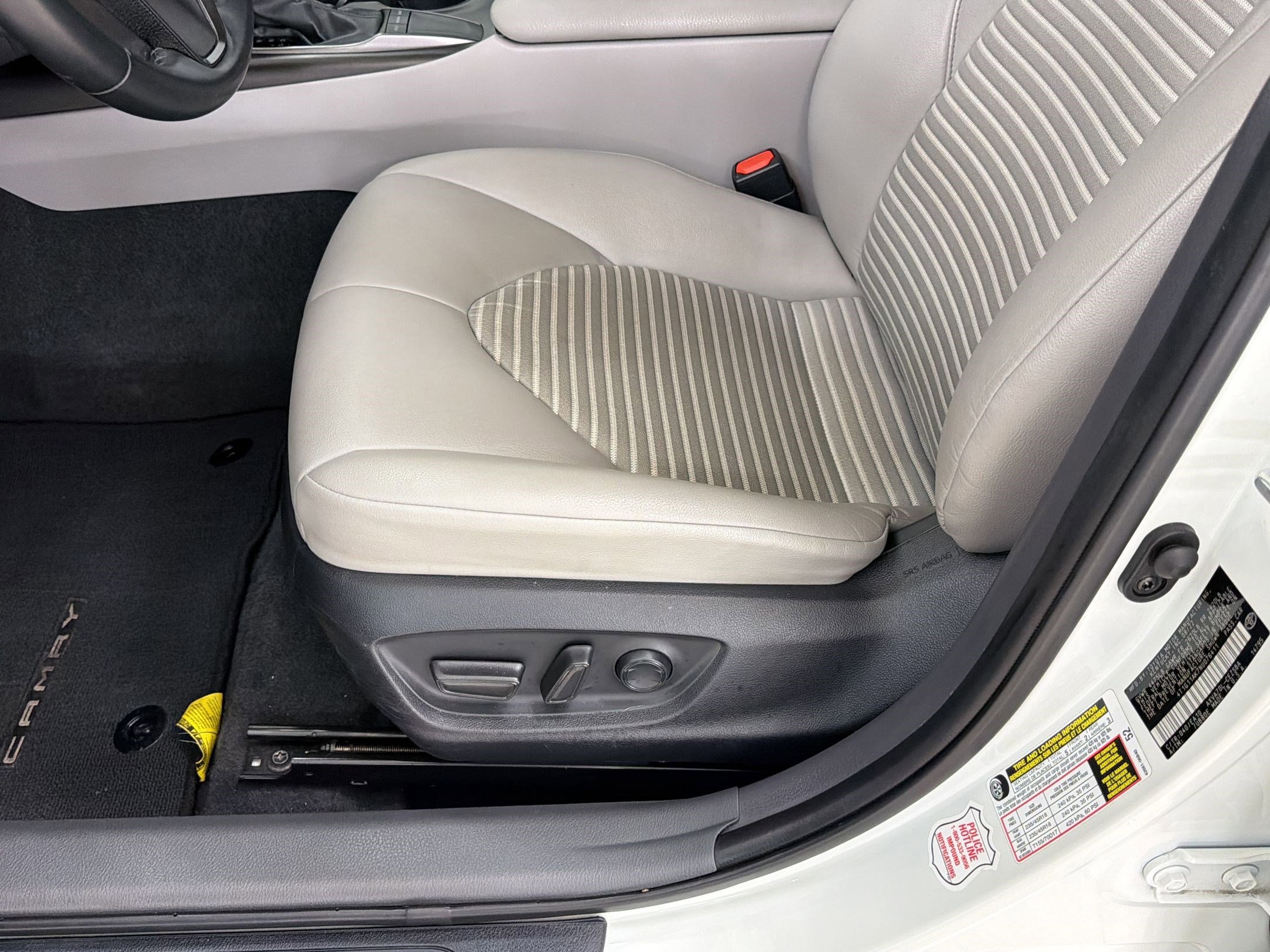 Used 2022 Toyota Camry SE FWD image 13