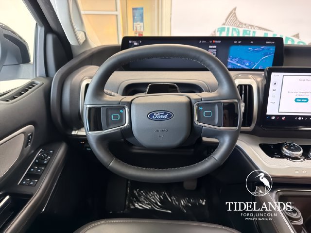 Certified 2025 Ford Expedition Active AWD/4WD image 17