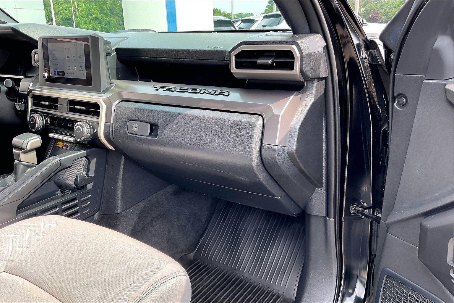 Used 2024 Toyota Tacoma SR5 AWD/4WD image 15
