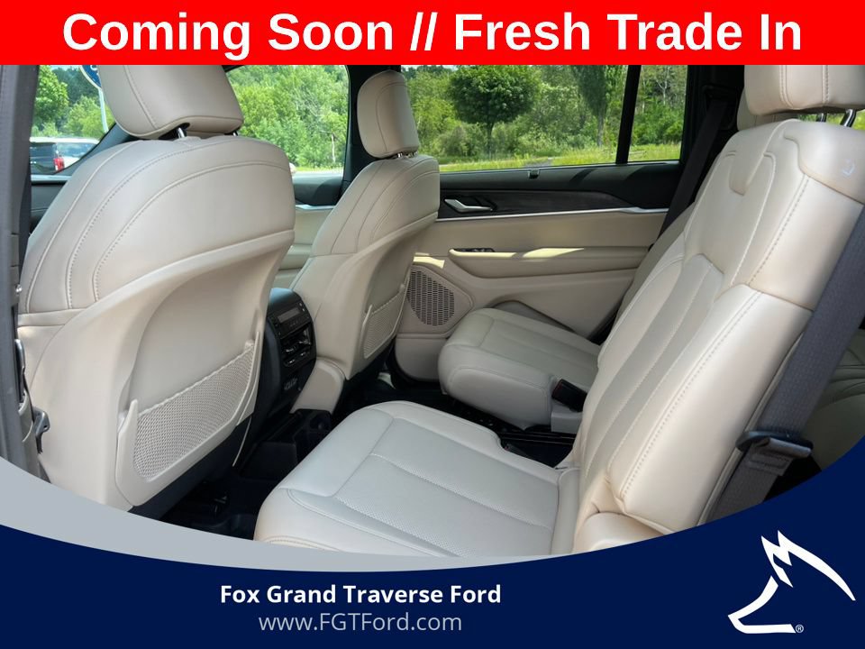 Used 2025 Jeep Grand Cherokee L Limited w/ Luxury Tech Group II AWD/4WD image 4