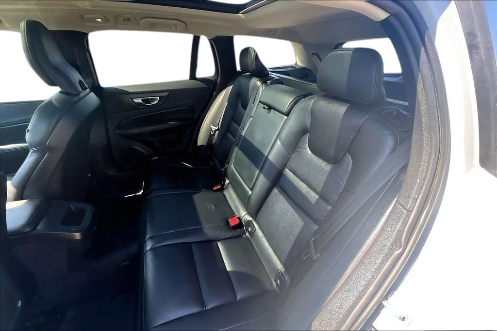 Used 2024 Volvo V60 B5 Cross Country Plus AWD/4WD image 22