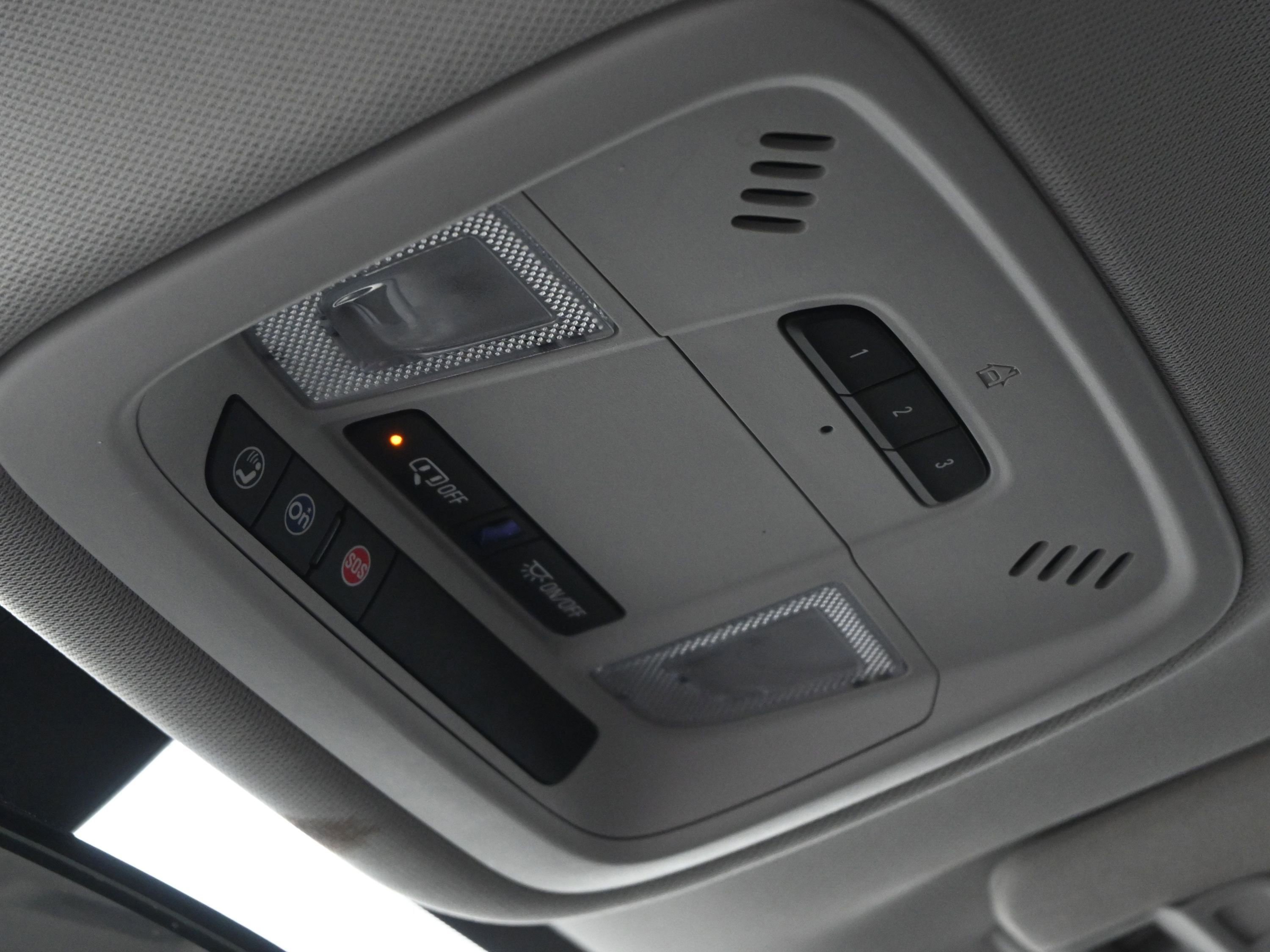 Used 2021 Chevrolet Traverse LT image 42