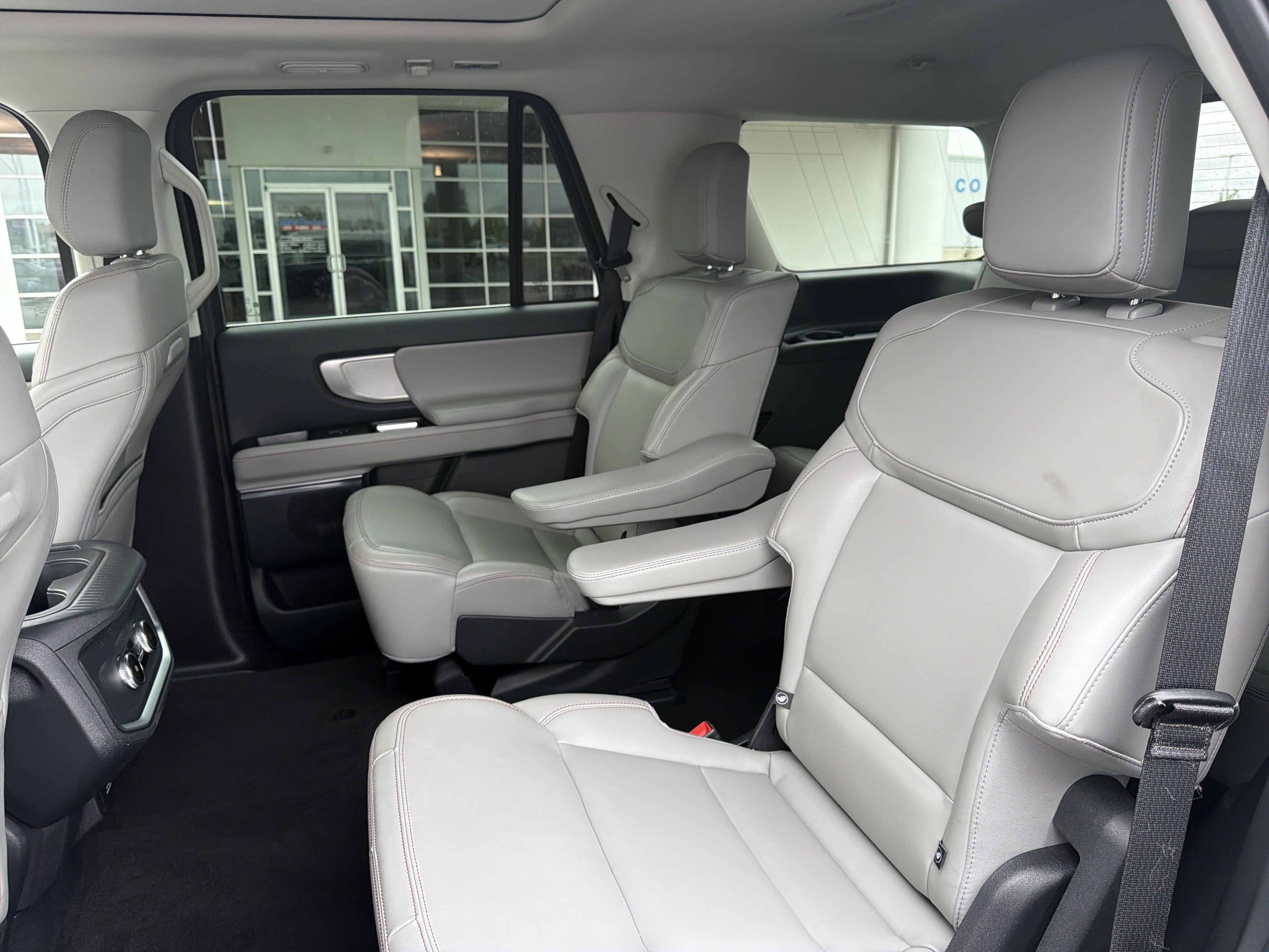 Certified 2025 Ford Expedition Active AWD/4WD image 36