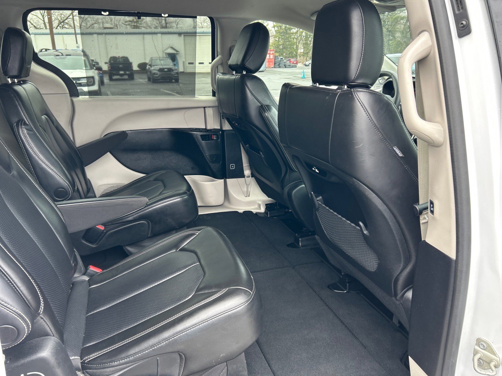 Used 2023 Chrysler Pacifica Touring-L image 19