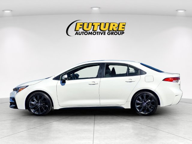Used 2025 Toyota Corolla SE w/ SE Premium Package FWD image 7