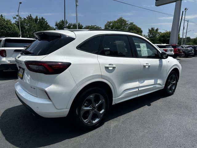 Certified 2023 Ford Escape ST-Line w/ Tech Pack #1 AWD/4WD image 5