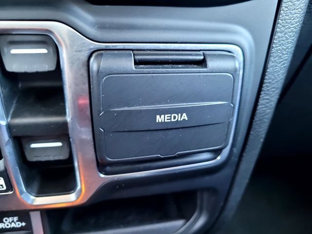 Used 2021 Jeep Gladiator Rubicon AWD/4WD image 18