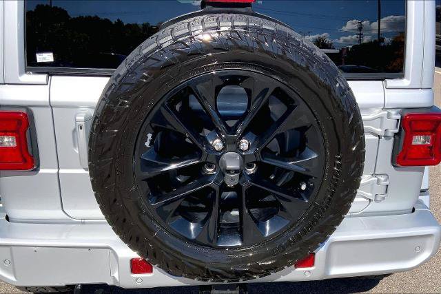 Used 2023 Jeep Wrangler Unlimited Sahara AWD/4WD image 10