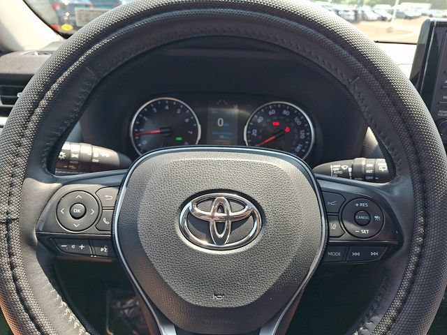 Used 2019 Toyota RAV4 XLE Premium w/ Cold Weather Package AWD/4WD image 19