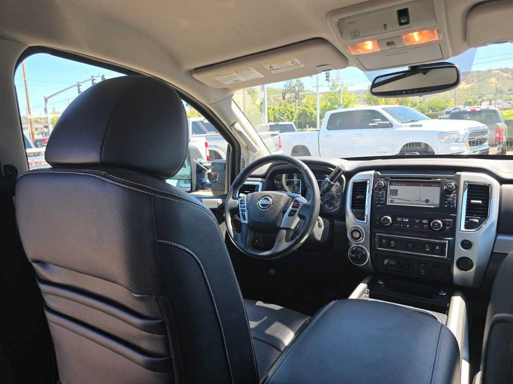 Used 2017 Nissan Titan PRO-4X AWD/4WD image 10