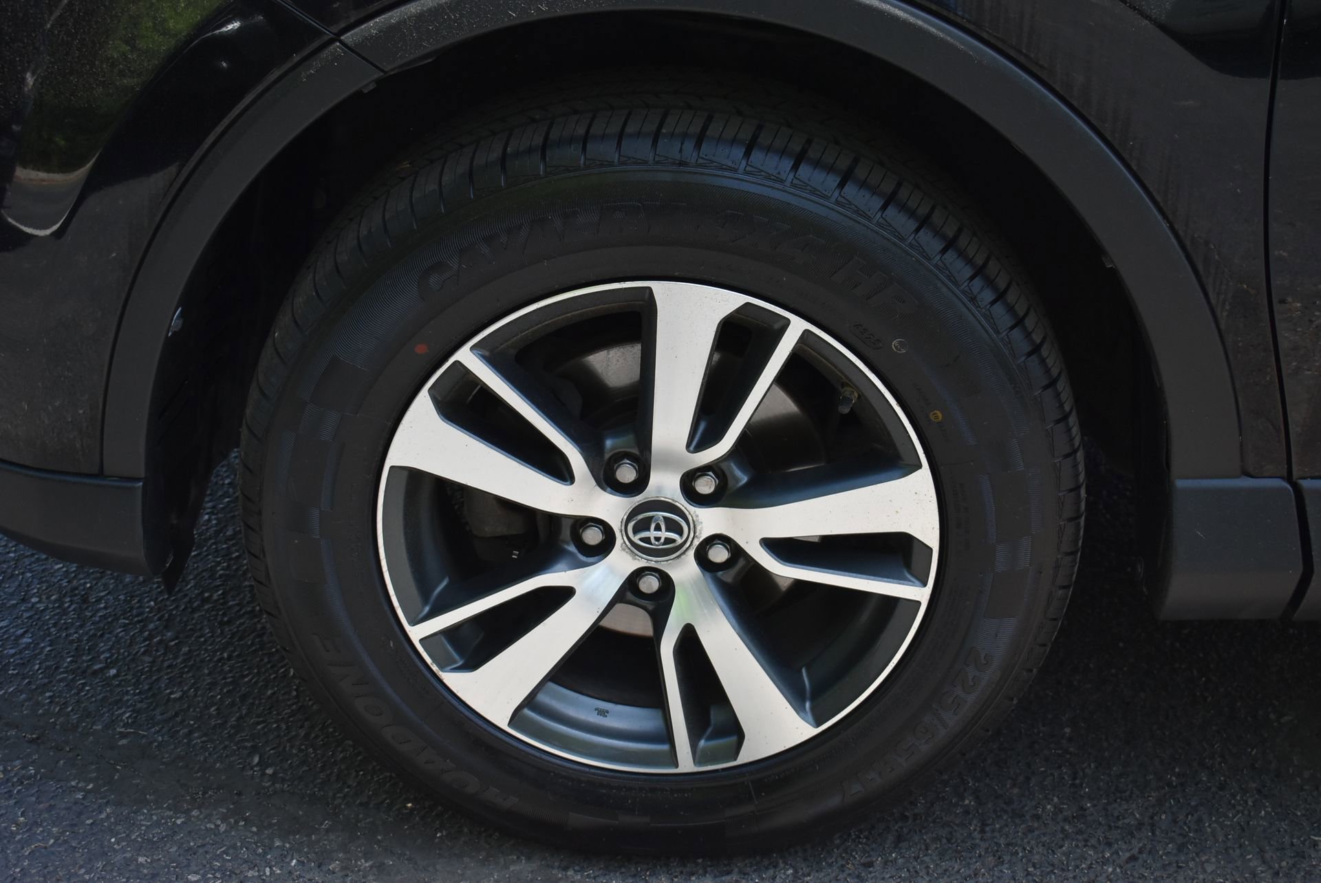 Used 2018 Toyota RAV4 XLE w/ Plus Extra Value Package AWD/4WD image 10