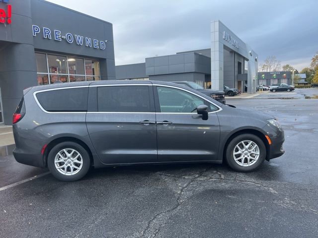 Used 2022 Chrysler Voyager LX image 6