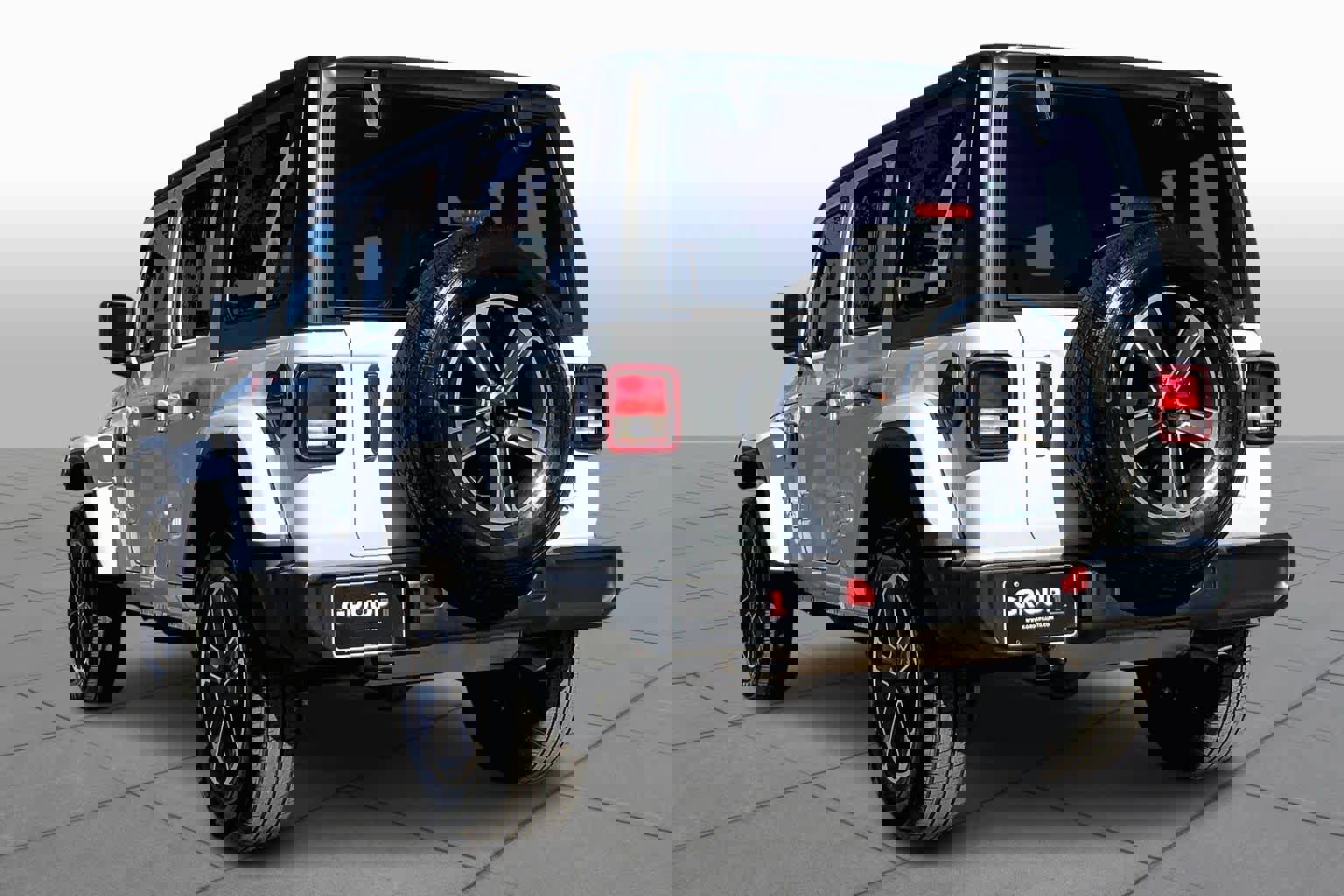 Used 2023 Jeep Wrangler Sahara image 11