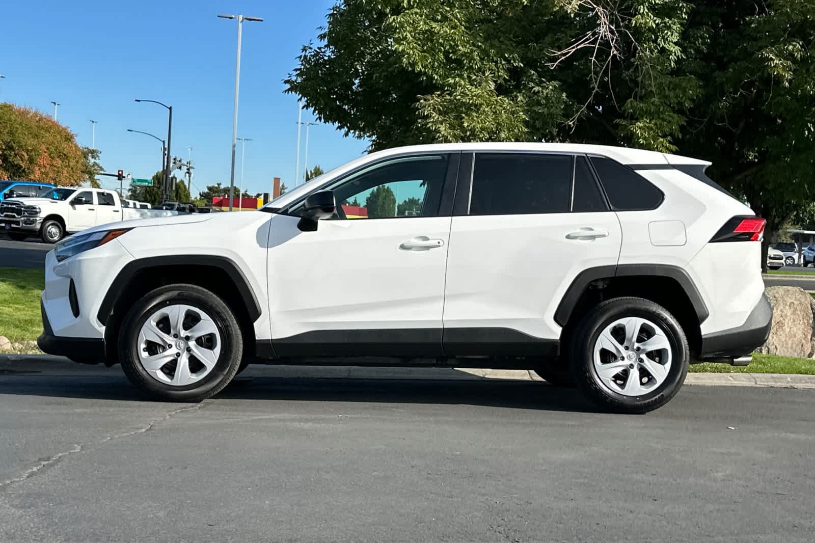 Used 2025 Toyota RAV4 LE AWD/4WD image 5