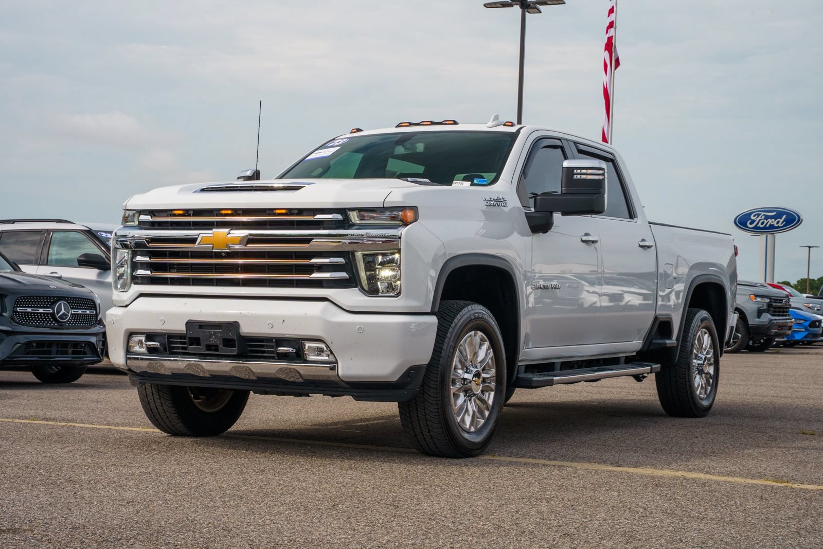 Used 2023 Chevrolet Silverado 2500 High Country AWD/4WD image 3