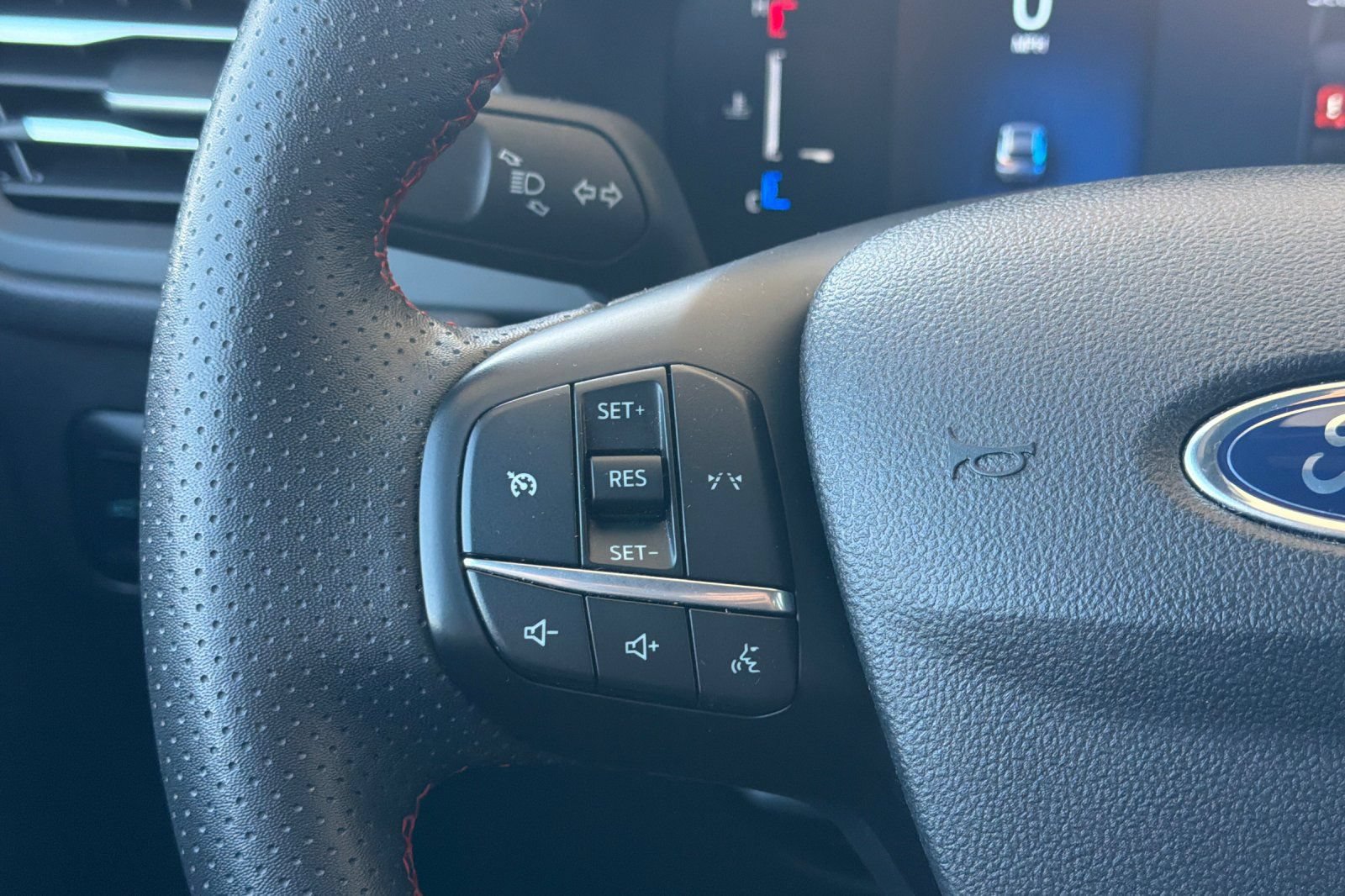 Certified 2025 Ford Escape ST-Line Select AWD/4WD image 27