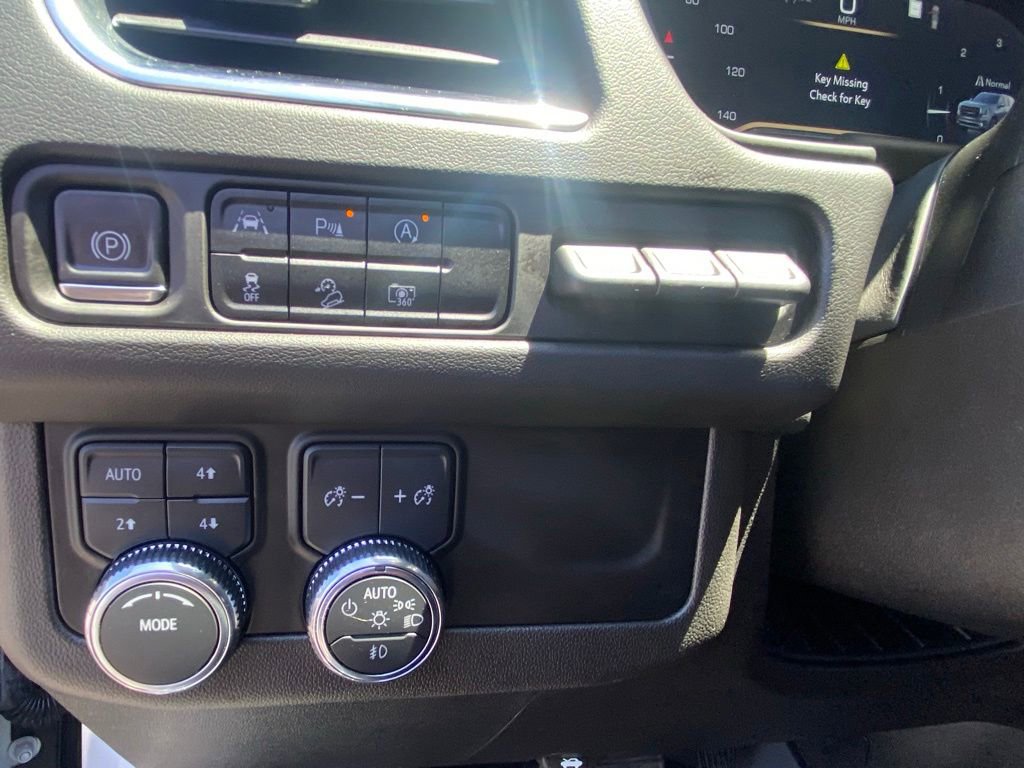 Used 2023 GMC Yukon AT4 w/ Technology Package AWD/4WD image 11