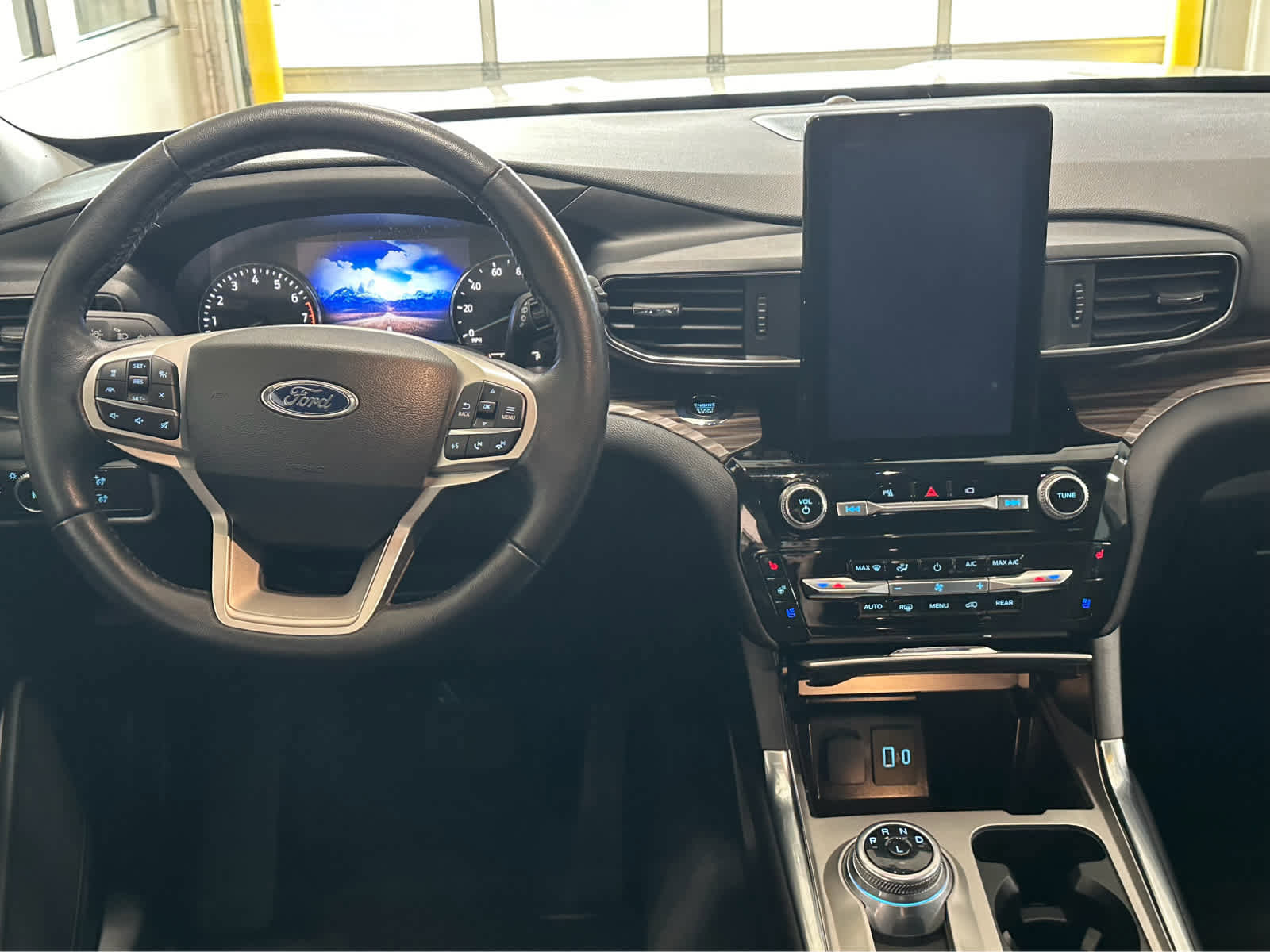 Certified 2023 Ford Explorer Limited w/ Limited Technology Package image 15