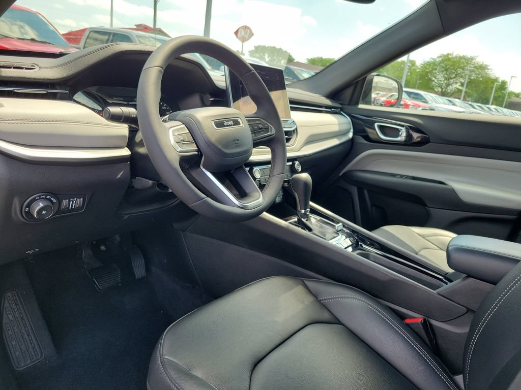 Used 2025 Jeep Compass Limited AWD/4WD image 21