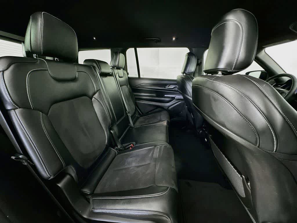 Used 2024 Jeep Grand Cherokee L Laredo AWD/4WD image 31