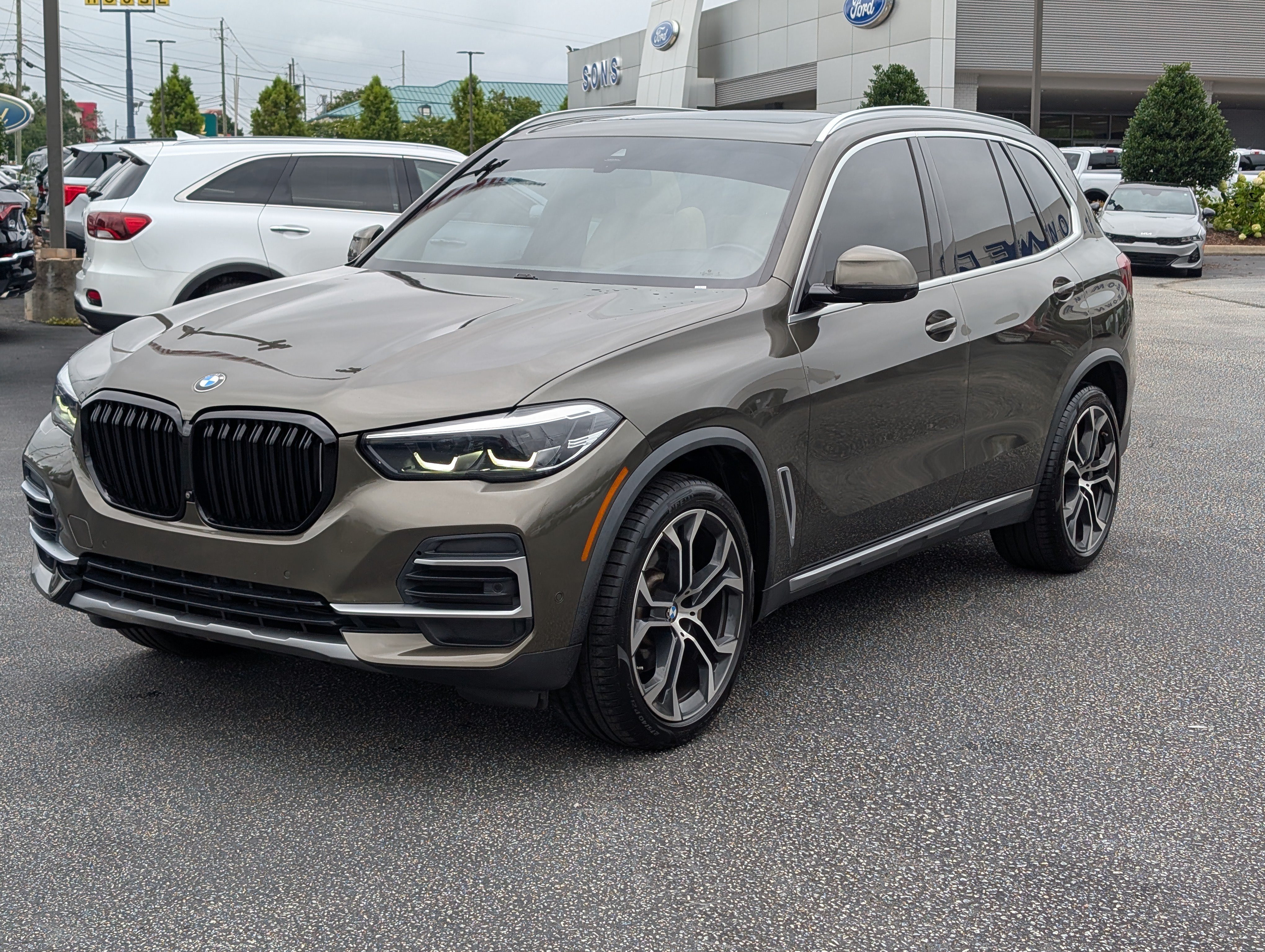 Used 2022 BMW X5 sDrive40i w/ Premium Package RWD image 2